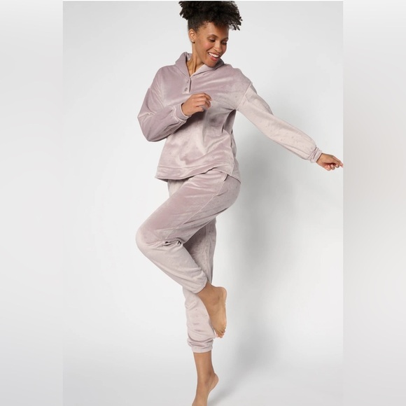 Carole Hochman Rolled Collar Two-Piece Lounge Set
Taupe/Light Rose, Size Large - Picture 1 of 12